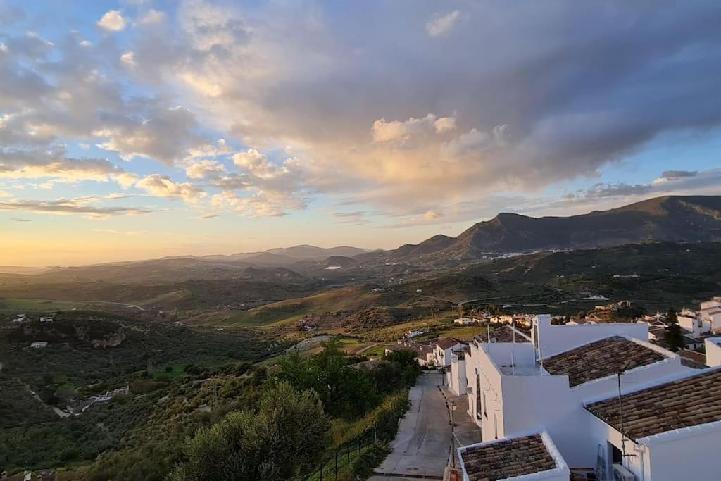 Entre Vistas Pensionat Zahara De La Sierra Eksteriør billede